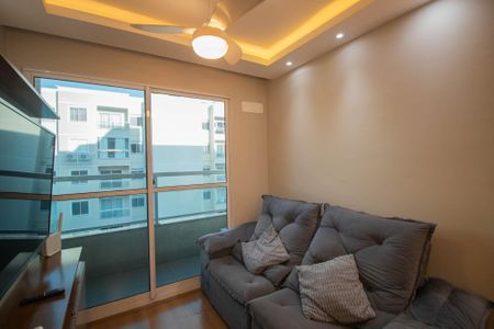 Sala de apartamento para alugar com 2 quartos, 46m² em Colubandê, São Gonçalo