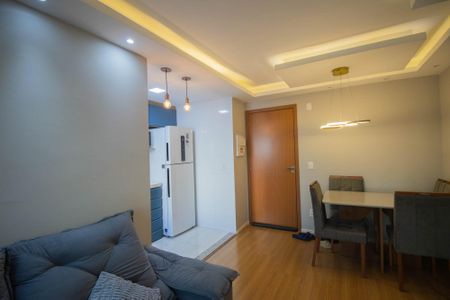 Sala de apartamento para alugar com 2 quartos, 46m² em Colubandê, São Gonçalo