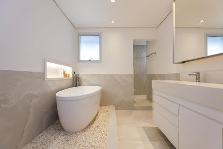 Apartamento à venda com 240m², 3 quartos e 4 vagasBanheiro da Suíte 1