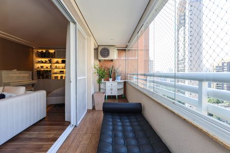 Apartamento à venda com 240m², 3 quartos e 4 vagasVaranda da Sala