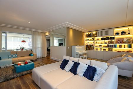 Apartamento à venda com 240m², 3 quartos e 4 vagasSala