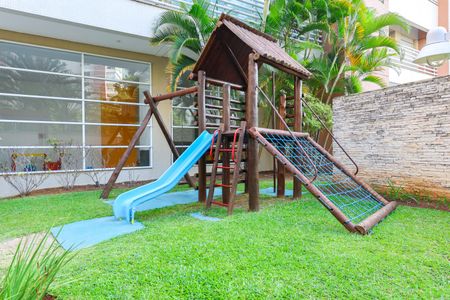 Apartamento à venda com 240m², 3 quartos e 4 vagasÁrea comum - Playground