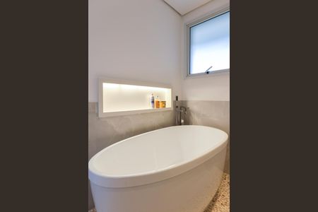 Apartamento à venda com 240m², 3 quartos e 4 vagasBanheiro da Suíte 1