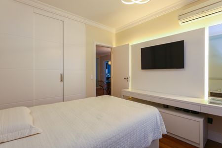 Apartamento à venda com 240m², 3 quartos e 4 vagasSuíte 3