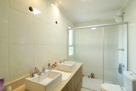 Apartamento à venda com 200m², 3 quartos e 6 vagasBanheiro da Suíte 1