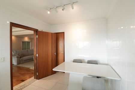 Apartamento à venda com 200m², 3 quartos e 6 vagasCozinha e Área de Serviço