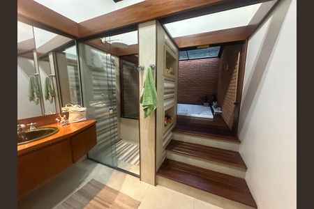 Casa de condomínio para alugar com 400m², 5 quartos e 4 vagasBanheiro da Suíte 4