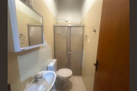Casa de condomínio para alugar com 400m², 5 quartos e 4 vagasBanheiro de serviço