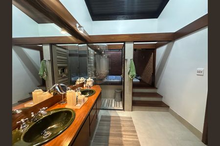 Casa de condomínio para alugar com 400m², 5 quartos e 4 vagasBanheiro da Suíte 4