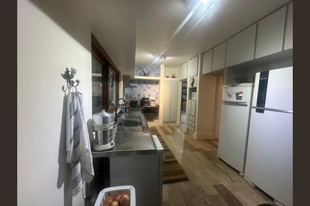 Casa de condomínio para alugar com 400m², 5 quartos e 4 vagasCozinha