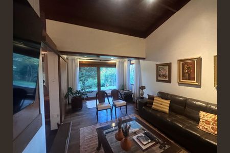 Casa de condomínio para alugar com 400m², 5 quartos e 4 vagasSala de TV