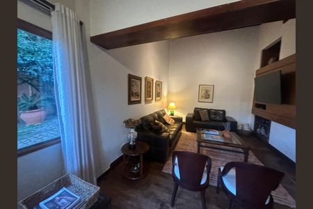 Casa de condomínio para alugar com 400m², 5 quartos e 4 vagasSala de TV