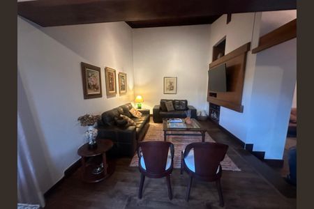 Casa de condomínio para alugar com 400m², 5 quartos e 4 vagasSala de TV