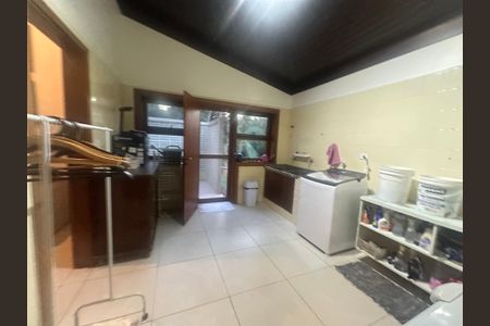 Casa de condomínio para alugar com 400m², 5 quartos e 4 vagasÁrea de Serviço