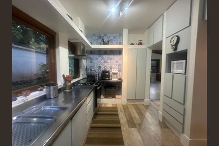 Casa de condomínio para alugar com 400m², 5 quartos e 4 vagasCozinha