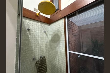 Casa de condomínio para alugar com 400m², 5 quartos e 4 vagasBanheiro da Suíte 1 e 2