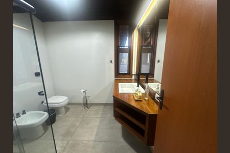 Casa de condomínio para alugar com 400m², 5 quartos e 4 vagasBanheiro da Suíte 3