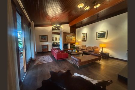 Casa de condomínio para alugar com 400m², 5 quartos e 4 vagasSala
