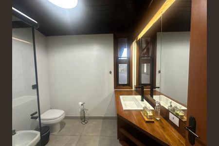 Casa de condomínio para alugar com 400m², 5 quartos e 4 vagasBanheiro da Suíte 3