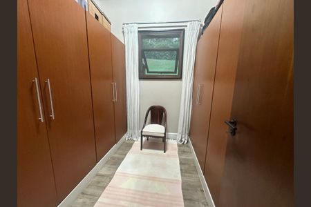 Casa de condomínio para alugar com 400m², 5 quartos e 4 vagasCloset da suíte 4