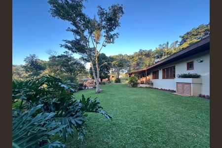 Casa de condomínio para alugar com 400m², 5 quartos e 4 vagasQuintal