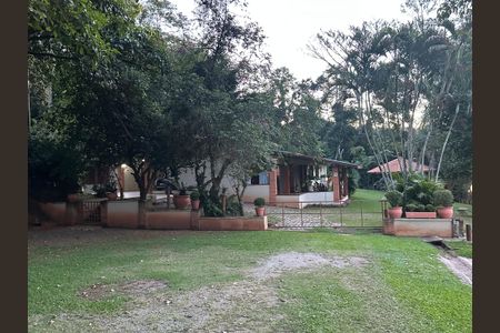 Casa de condomínio para alugar com 400m², 5 quartos e 4 vagasQuintal