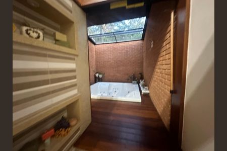 Casa de condomínio para alugar com 400m², 5 quartos e 4 vagasBanheiro da Suíte 4