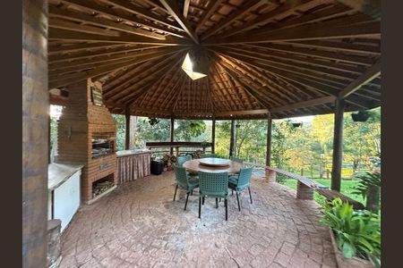 Casa de condomínio para alugar com 400m², 5 quartos e 4 vagasChurrasqueira