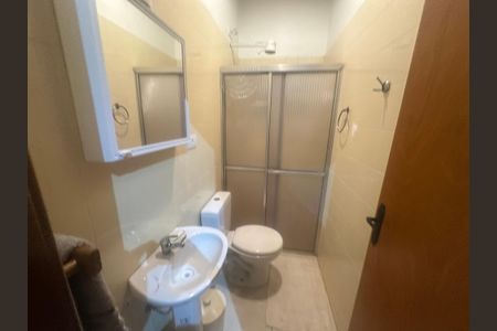 Casa de condomínio para alugar com 400m², 5 quartos e 4 vagasBanheiro de serviço