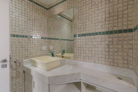Apartamento à venda com 192m², 3 quartos e 2 vagasBanheiro da Suíte 1