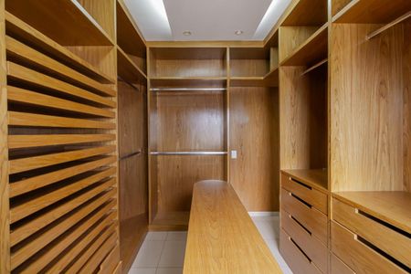 Apartamento à venda com 192m², 3 quartos e 2 vagasCloset da suíte 2
