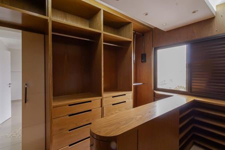 Apartamento à venda com 192m², 3 quartos e 2 vagasCloset da suíte 2