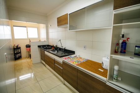 Cozinha de apartamento para alugar com 2 quartos, 85m² em Guilhermina, Praia Grande