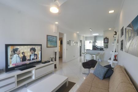 Sala de apartamento para alugar com 2 quartos, 85m² em Barra Funda, Guarujá