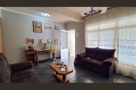 Casa à venda com 100m², 3 quartos e 2 vagas Casa à venda com 100m², 3 quartos e 2 vagasSala