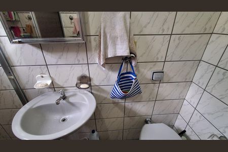 Casa à venda com 100m², 3 quartos e 2 vagas Casa à venda com 100m², 3 quartos e 2 vagasBanheiro Social