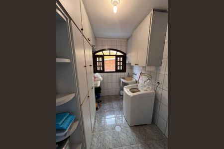 Casa à venda com 256m², 4 quartos e 2 vagas Casa à venda com 256m², 4 quartos e 2 vagasÁrea de serviço