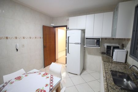 Casa à venda com 335m², 4 quartos e 9 vagasCozinha