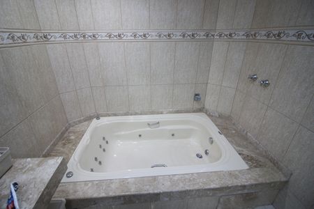 Casa à venda com 335m², 4 quartos e 9 vagasSuite Quarto 1