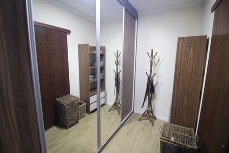 Casa à venda com 335m², 4 quartos e 9 vagasCloset Quarto 1