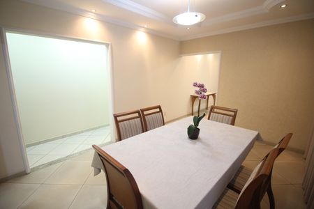 Casa à venda com 335m², 4 quartos e 9 vagasCopa