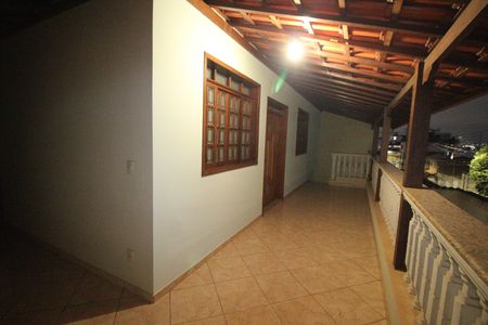 Casa à venda com 335m², 4 quartos e 9 vagasVaranda 2