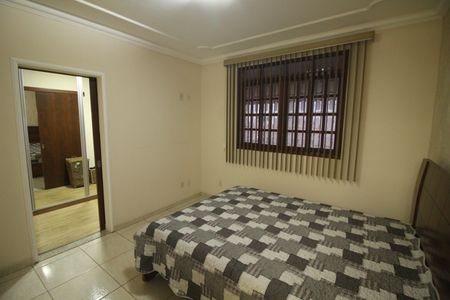 Casa à venda com 335m², 4 quartos e 9 vagasQuarto 1