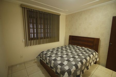 Casa à venda com 335m², 4 quartos e 9 vagasQuarto 1