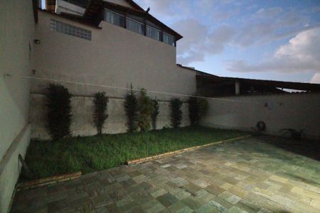 Casa à venda com 335m², 4 quartos e 9 vagasQuintal