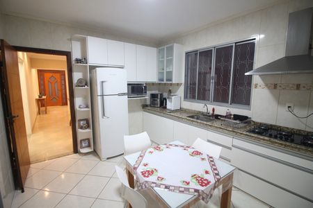 Casa à venda com 335m², 4 quartos e 9 vagasCozinha