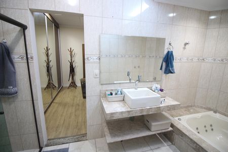 Casa à venda com 335m², 4 quartos e 9 vagasSuite Quarto 1