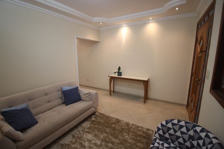 Casa à venda com 335m², 4 quartos e 9 vagasSala