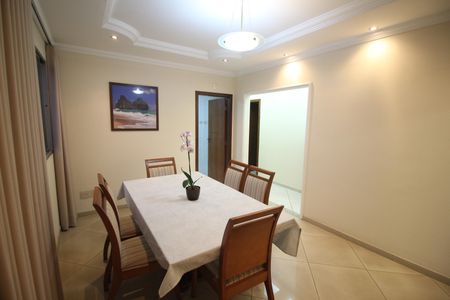 Casa à venda com 335m², 4 quartos e 9 vagasCopa