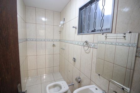 Casa à venda com 335m², 4 quartos e 9 vagasBanheiro 2